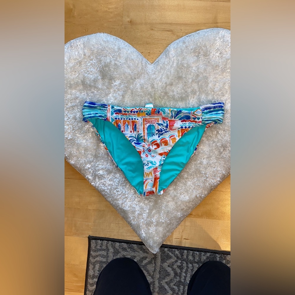 La Blanca: Terra Italia Side Shirred Hipster Bottom - Picture 11 of 14